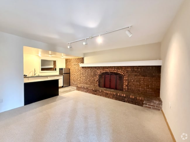 Building Photo - 301 W Mangrum Dr