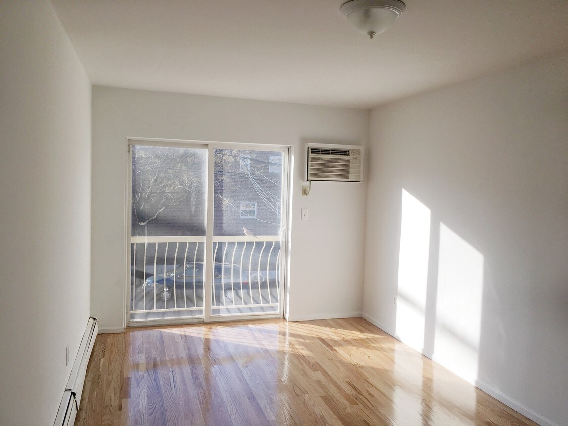 Primary Photo - 5137 71st St