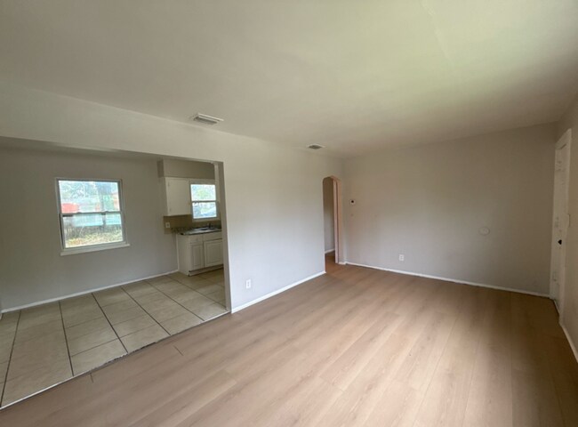 Photo - 900 40th St S House