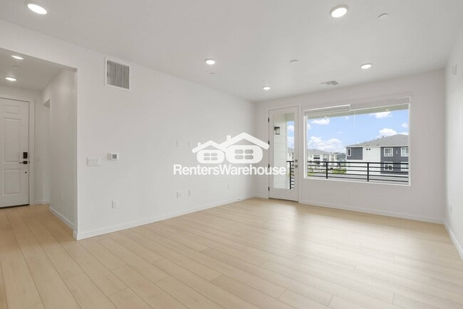 Building Photo - 6153 N Ceylon St