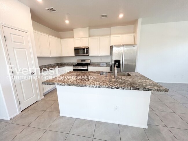 Building Photo - 639 Sedum Ave.