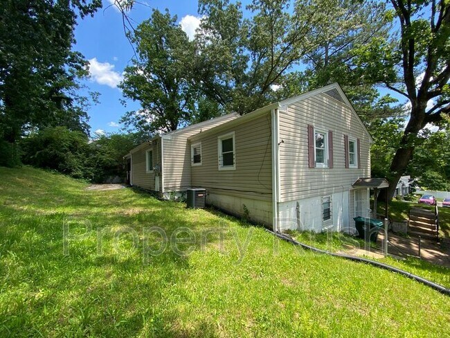Building Photo - 1503 Pin Oak Dr.