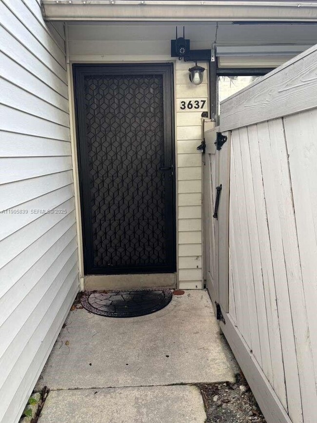 Foto del edificio - 3637 NW 99th Terrace