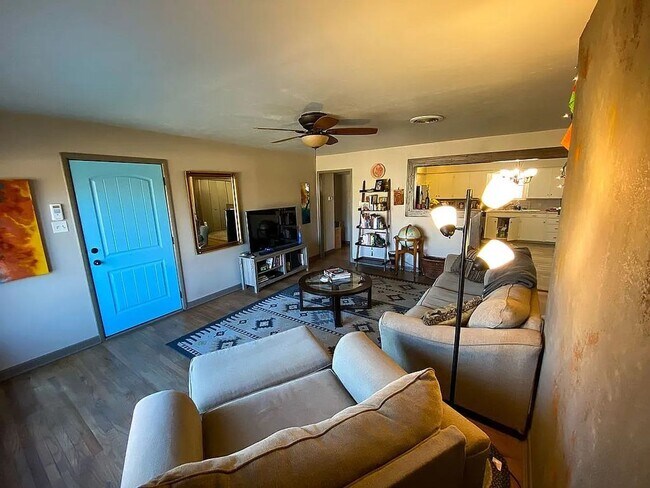 Building Photo - Spacious 3 bed 2 bath in Maedgen