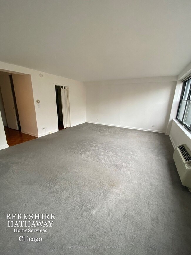 Building Photo - 850 N Dewitt Place