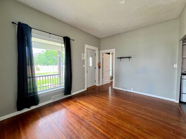 Foto del edificio - 103 7th Ave NW