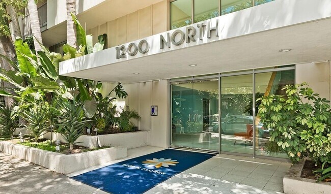 Foto del edificio - 1200 Flores St