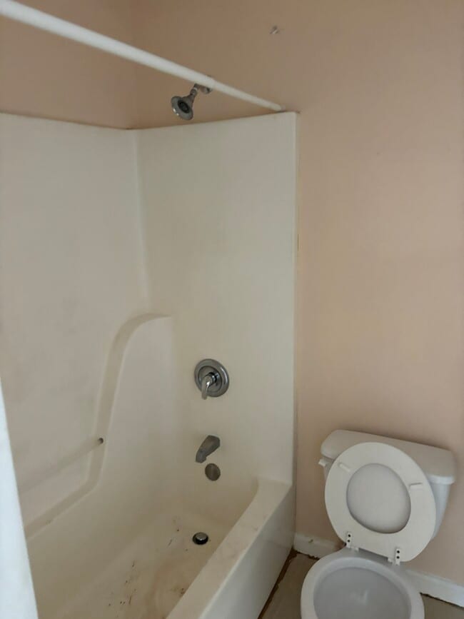 Building Photo - 1402 Grand Ave