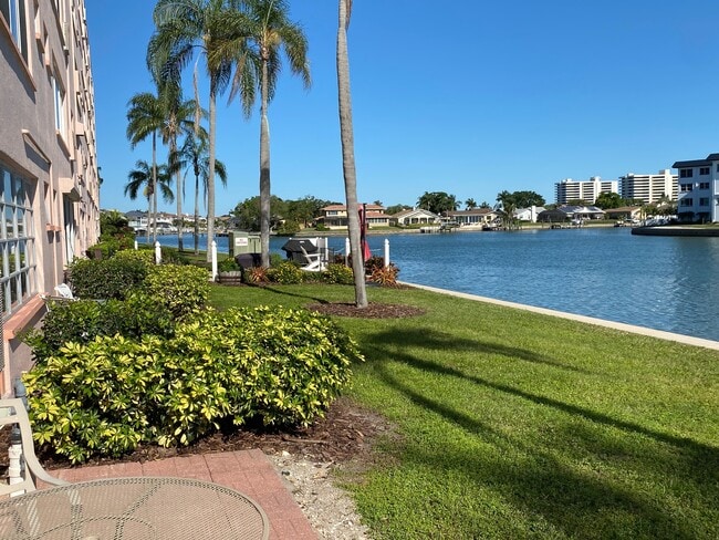 walkout to patio - 6025 Shore Blvd S