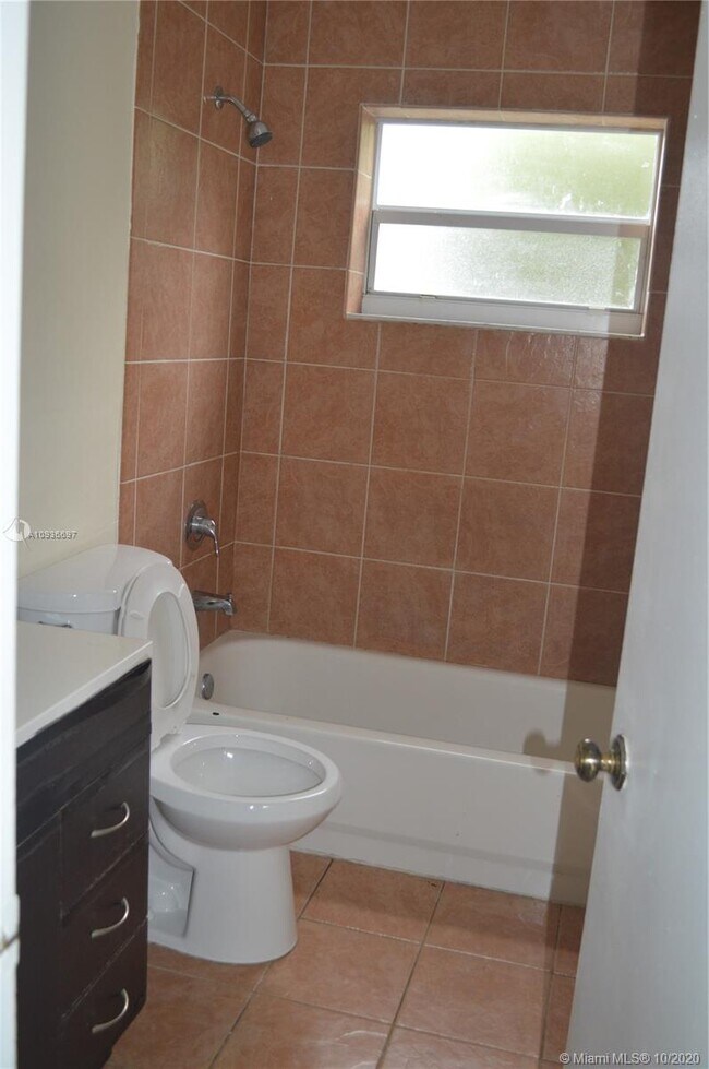 Foto del edificio - 6130 SW 5th St