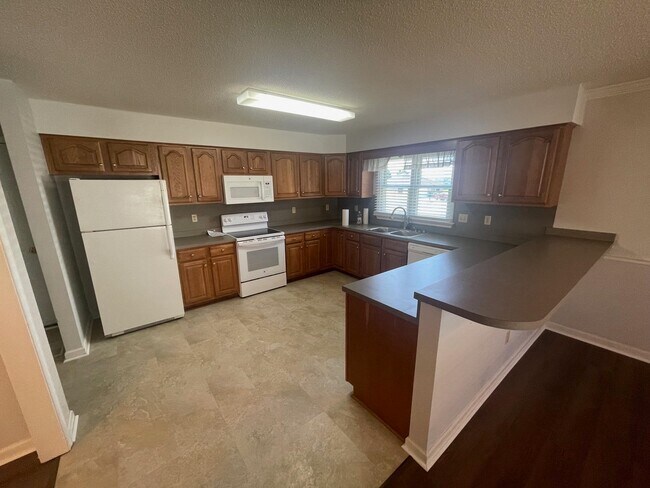 Foto del edificio - 10401 Whispering Pine Ln