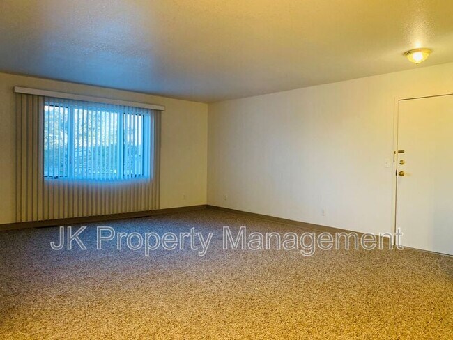 Building Photo - 1613 Sand Court