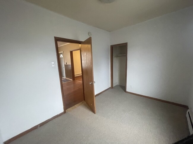 Building Photo - Schiller Ave 111