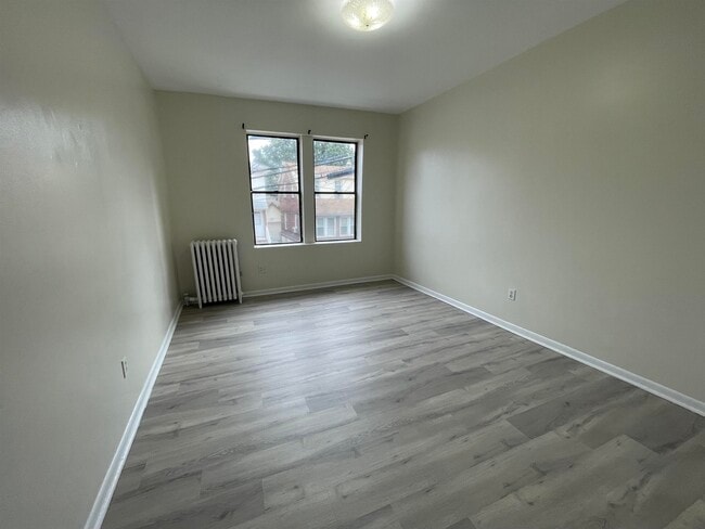 Building Photo - 9015 Bergenwood Ave