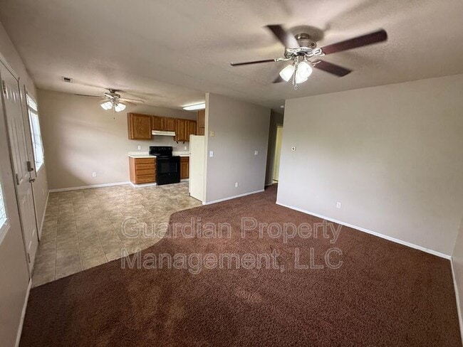 Foto del edificio - 515 W 11th St