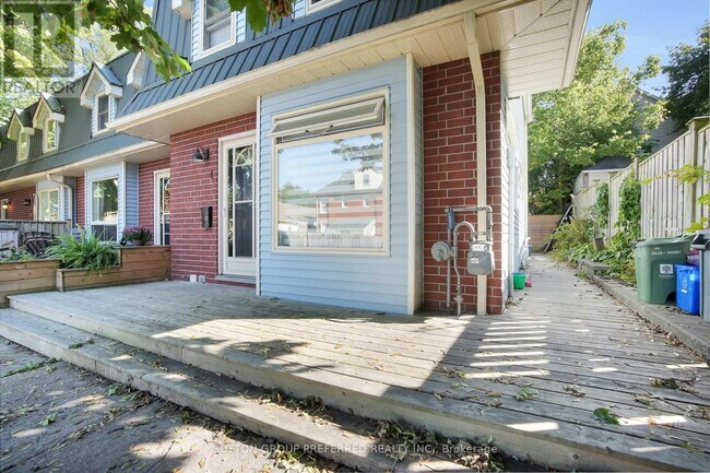 Building Photo - Woodfield Beauty! 2 Bdrm 2.5 Bath * Finished basement! AVAIL NOW ! $2395+