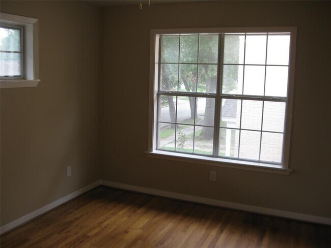 Foto del edificio - 3010 Oakdale St
