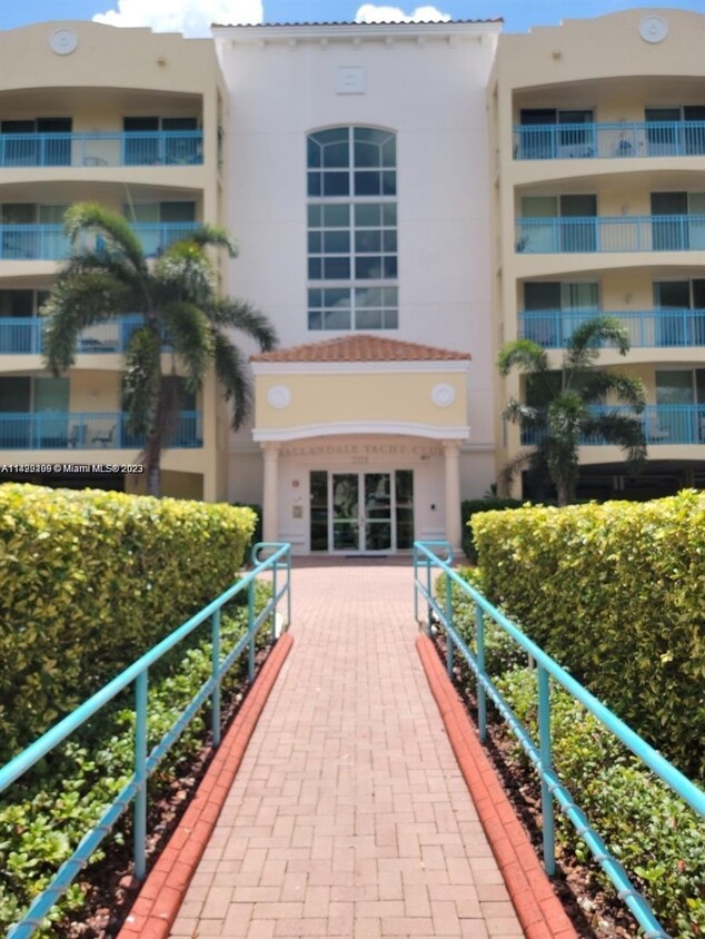 Primary Photo - 201 Golden Isles Dr