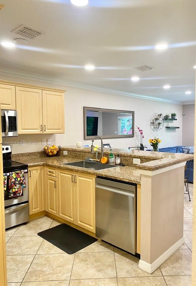Foto del edificio - 4935 SW 66th Ter