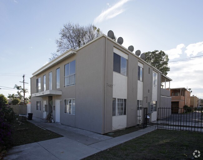 Building Photo - Park West