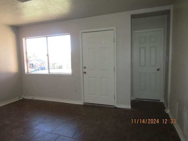 Foto del edificio - Very nice home on the Lawton's West Side!