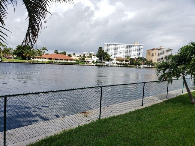 Foto del edificio - 2001 S Ocean Dr