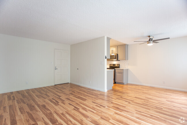 1BR, 1BA-750 SF - 9520 Lucerne Ave