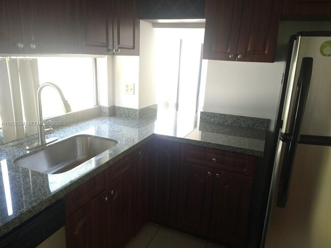 Building Photo - 17021 N Bay Rd