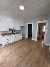 Building Photo - 946 E 79th St