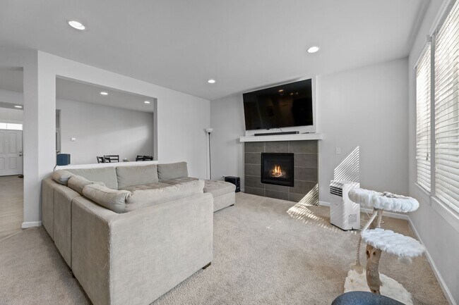Foto del edificio - Downtown Puyallup 4 bedroom + Bonus + Office