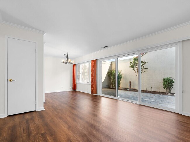 Foto del edificio - Townhouse-Style Single-Family