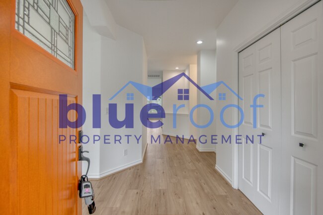 Building Photo - 23889 SW Dewberry Pl
