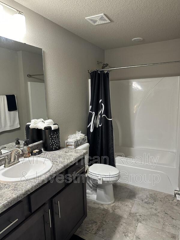 Foto del edificio - 3021 Tiffany Ln