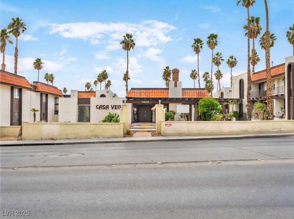 Foto principal - FULLY FURNISHED 2 BEDROOM CONDO WITH STRIP VIEWS