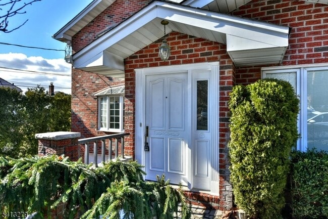 Building Photo - 411 10th St