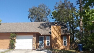 Building Photo - 11711 Fort Caroline Lakes Dr