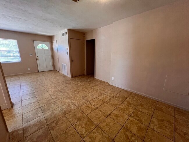 Foto del edificio - 4746 Norwood Ave