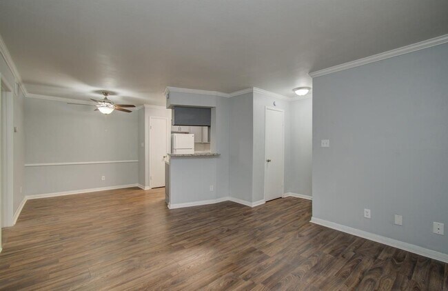 Building Photo - 2626 Holly Hall St