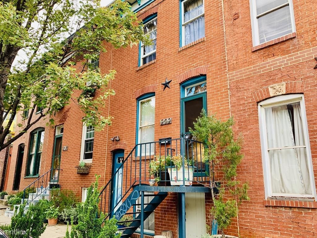 Foto principal - 2 br, 1.5 bath Townhome - 209 S Wolfe St