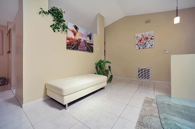 Livingroom - 1040 Lamplighter Dr NW