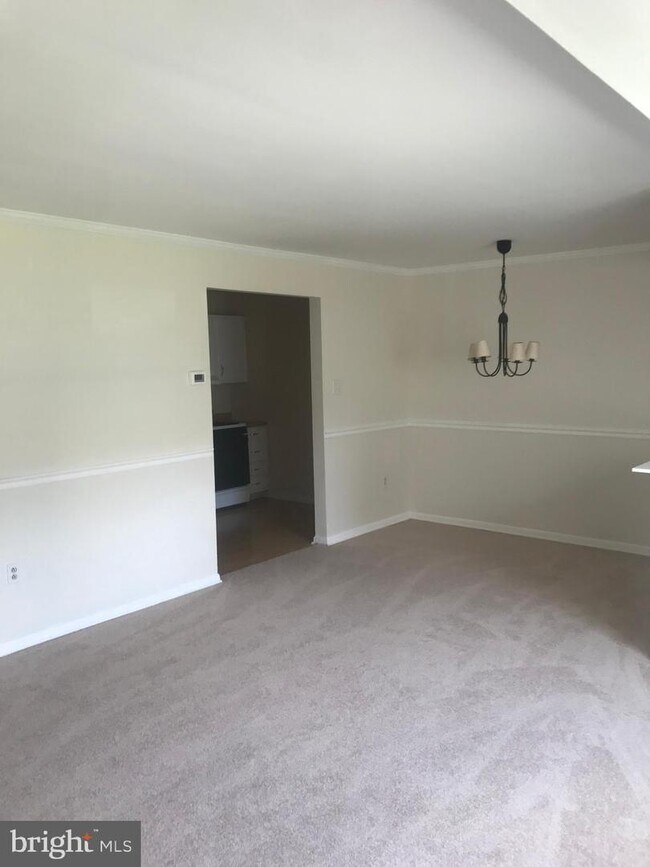 Building Photo - 9220 Bridle Path Ln