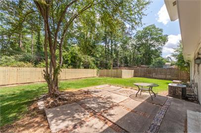 Building Photo - 3325 Shallowford Rd