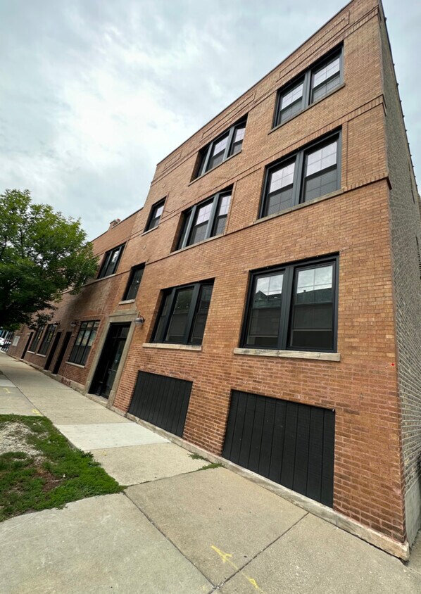 Foto principal - 2901 N Allen Ave