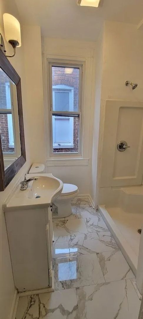 Foto del edificio - 1940 W Lexington St