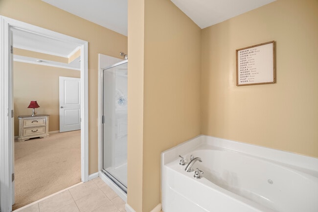 Building Photo - 1094 N Village Dr