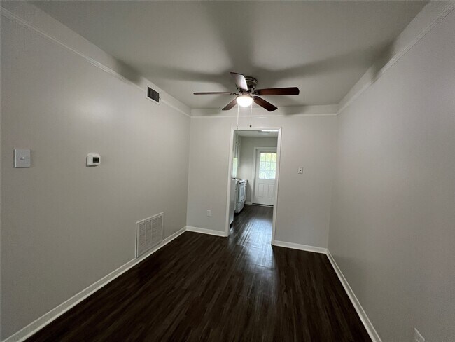 Foto del edificio - 500 Willow Dr