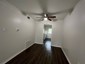 Building Photo - 500 Willow Dr