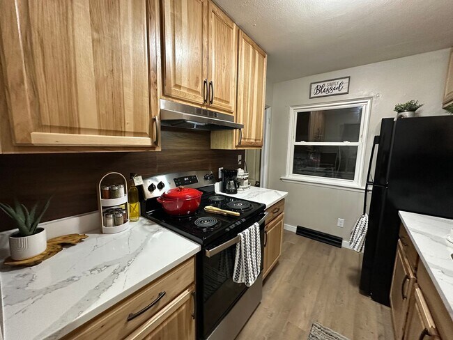 Foto del edificio - 1126-1128-1128 Byron Ave