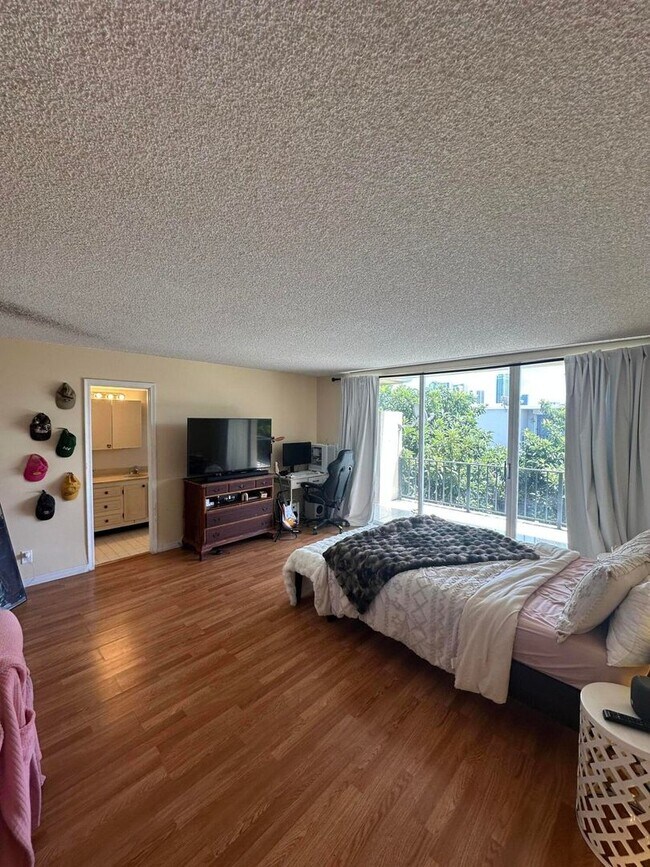 Foto del edificio - 2414 NE 11th St