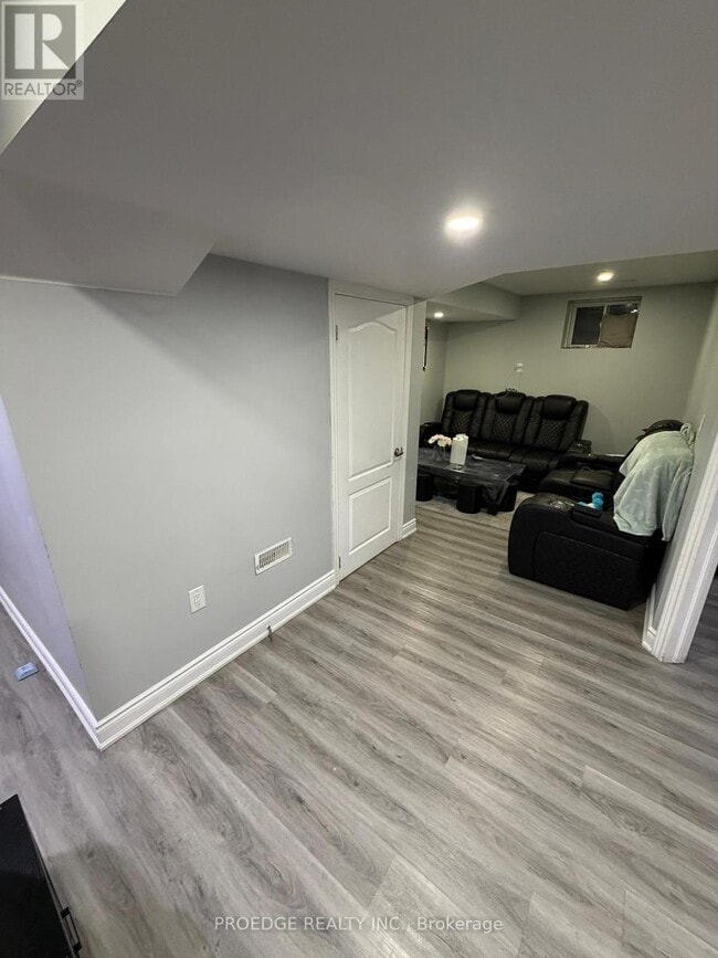 Photo du bâtiment - 15 Troyer St